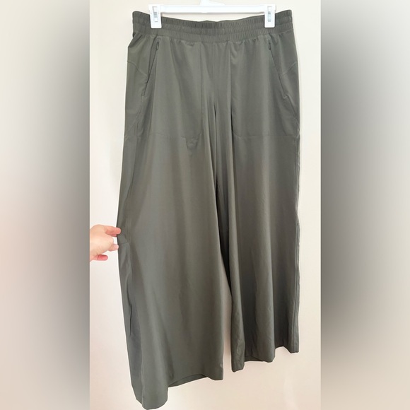 Lululemon Army Green Swift Mid-Rise Wide-Leg Loose Full Length Pants - Picture 1 of 9